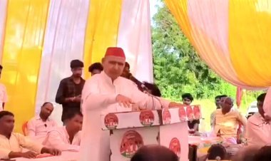 आरक्षण न होता तो धोबी घाट पर कपड़े धो रही होतीं...सपा नेता शराफत अली की फिसली जुबान, मचा बवाल