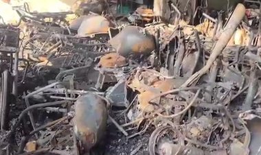 नौकरी गई तो गुस्से में आगजनी! नागपुर में पूर्व कर्मचारी ने गैराज में लगाई आग, 20 बाइक-स्कूटर जलकर खाक, CCTV में कैद वारदात