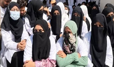 जम्मू-कश्मीर मेडिकल कॉलेज में बवाल! लेबर रूम में बुर्का पर रोक के बाद छात्रों का प्रदर्शन, प्रोफेसर के खिलाफ शिकायत