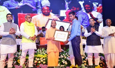 योगी का बड़ा ऐलान नहीं, सीधे खाते में मदद! 4.60 लाख छात्रों को 148 करोड़ की छात्रवृत्ति