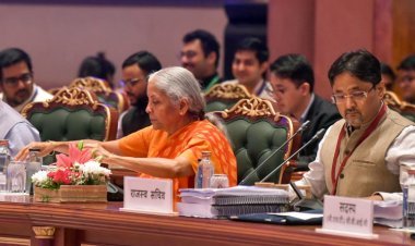 मोदी सरकार का व्यापारियों को बड़ा तोहफा! GST अधिकारियों की गिरफ्तारी की ताकत खत्म, 10 दिन में मिलेगा रिफंड