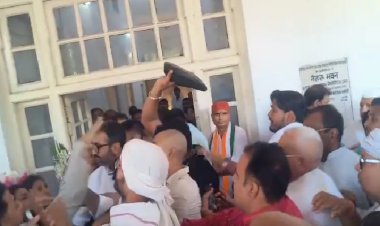 लखनऊ कांग्रेस दफ्तर में आराधना मिश्रा के पदभार ग्रहण में अजय राय के समर्थक भिड़े, जमकर चले जूते-चप्पल