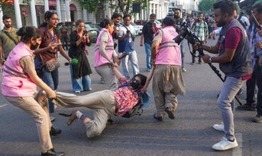 जंतर-मंतर पर महिला प्रदर्शनकारियों के साथ दुर्व्यवहार? CRPF अधिकारी ने ही कर दी दिल्ली पुलिस की शिकायत!