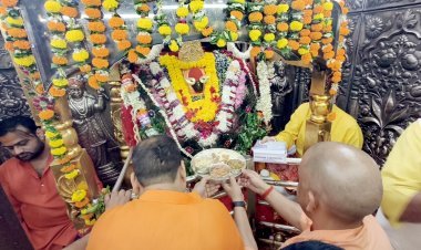 मुख्यमंत्री योगी ने किया मां विंध्यवासिनी का दर्शन-पूजन, गंगा नदी किनारे निर्माणाधीन घाटों का किया निरीक्षण