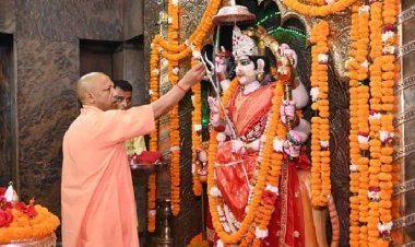 ''अधर्म, अत्याचार व आतंक का अंत ही न्याय, शांति एवं निर्भय समाज की स्थापना का आधार''... CM योगी ने की मां कालरात्रि के स्वरूप की आराधना