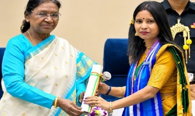 बाढ़ के बीच छात्राओं के लिए उम्मदी बनीं बिहार की बिटिया पुष्पा प्रसाद को मिला राष्ट्रीय शिक्षक पुरस्कार