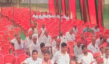 कन्नौज में खाली कुर्सियां पड़ीं महंगी! अखिलेश यादव ने PDA सम्मेलन फ्लॉप होने पर पूरी जिला इकाई भंग कर दी