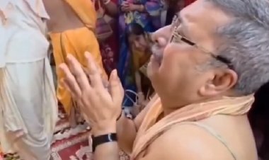 मां दुर्गा के सामने फूट-फूटकर रोए TMC सांसद कल्याण बनर्जी, भावुक वीडियो सोशल मीडिया पर वायरल