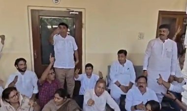 रितु बराला केस में FIR के लिए रातभर जयपुर कमिश्नरेट में डटे रहे डोटासरा, गद्दे बिछाकर सोए कांग्रेस नेता