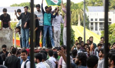 जामिया में नारों का बवाल! छात्र संघ बहाली के प्रदर्शन के बीच सभी क्लास अचानक ऑनलाइन, पढ़ाई पर खतरा?