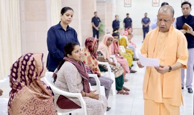 जनता दर्शन में CM योगी ने किया आश्वस्त, आपकी समस्या का समाधान सरकार की सर्वोच्च प्राथमिकता