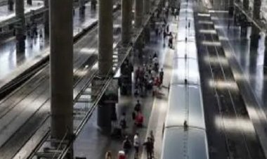 स्पेन में हाई-स्पीड ट्रेनों की भीषण टक्कर! 10 लोगों की मौत, कई डिब्बे चकनाचूर