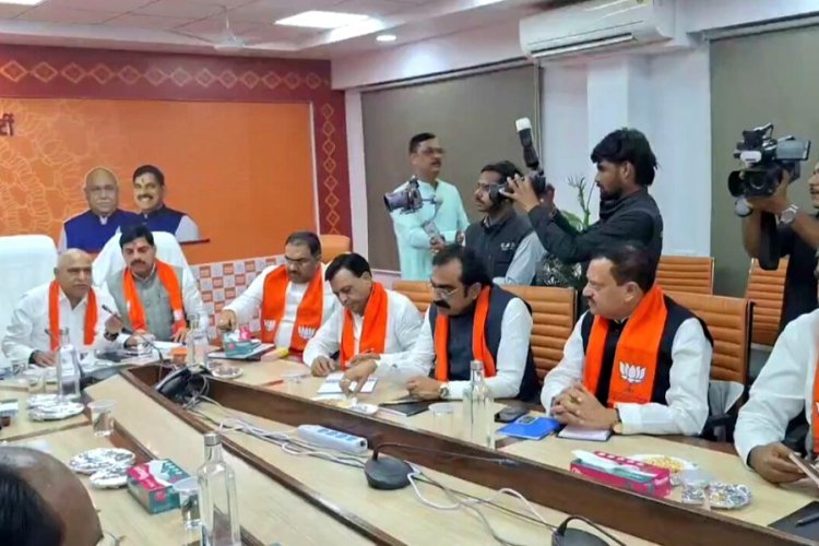 मध्यप्रदेश की राजनीति में हलचल, नरोत्तम मिश्रा को क्यों नहीं बुलाया? बीजेपी की कोर कमेटी बैठक में सिंधिया भी रहे गायब