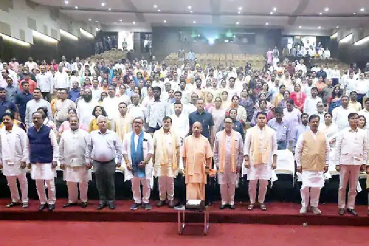 ‘नमो सेवा अनकही कहानियां’ पर आधारित कार्यक्रम को सीएम योगी आदित्यनाथ ने किया संबोधित