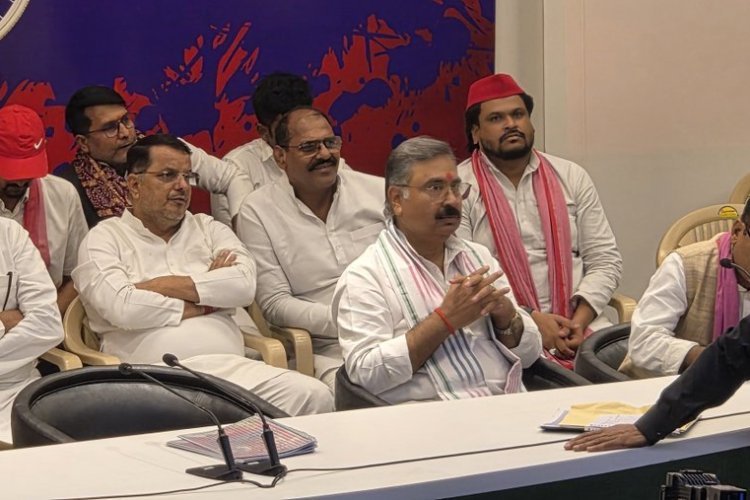 बीजेपी से बगावत, अगले दिन सपा में एंट्री और फिर एमएलसी टिकट! संजयन का सियासी खेल से दिलचस्प हुआ मुकाबला