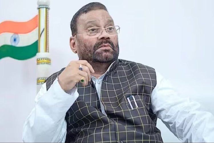स्वामी प्रसाद मौर्य 10 जनपथ पहुंचे! राहुल गांधी से मुलाकात, कांग्रेस में शामिल होने की चर्चा तेज