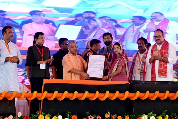 सीएम योगी का ऐलान-  फिर आऊंगा भदोही, विश्वविद्यालय के लोकार्पण के साथ लोगो-कुलगीत-थीम गीत और नए भवन के निर्माण को बढ़ाएंगे आगे