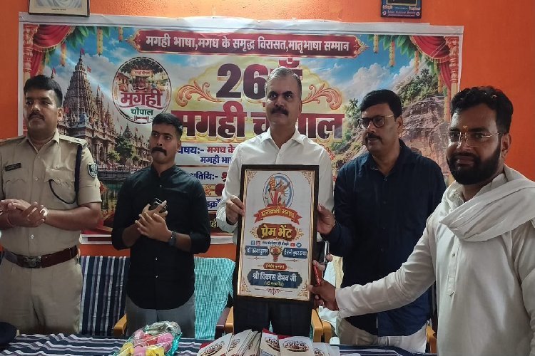 मगध की विरासत को संजोने का संकल्प...बख्तियारपुर में फुटबॉल टूर्नामेंट का शुभारंभ, जहानाबाद में 26वां मगही चौपाल