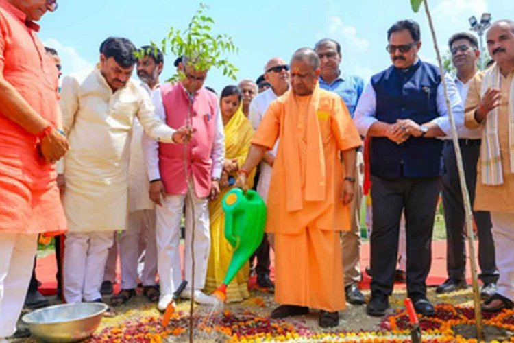 योगी सरकार का स्वच्छ-हरित अभियान: 1.62 लाख स्कूलों ने रचा इतिहास, कानपुर देहात बना नंबर-1