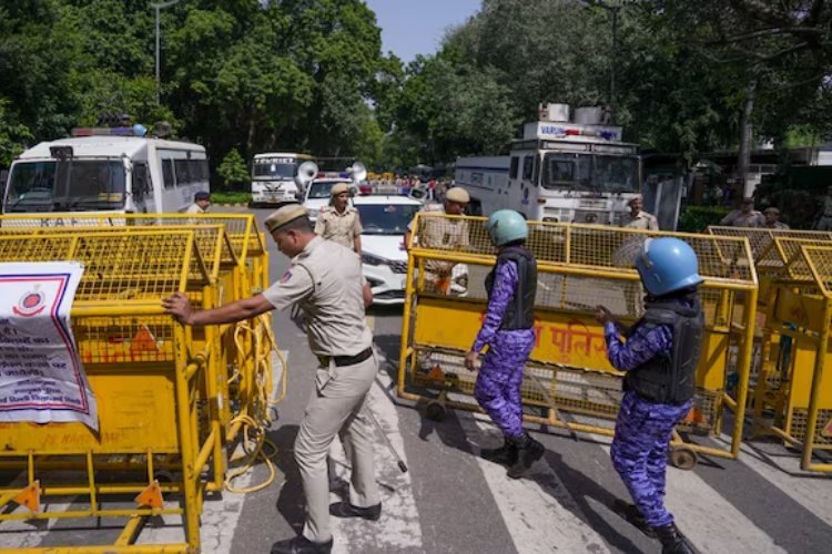 INDIA ब्लॉक का दिल्ली में हल्ला-बोल: अखिलेश यादव प्रदर्शन में शामिल होने रवाना, 3000 पुलिसकर्मी तैनात