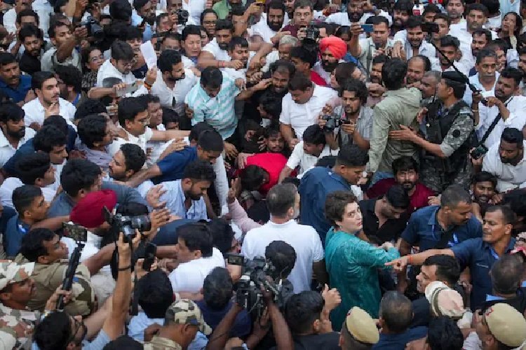 दो दिन में दो बार हिरासत में लिए गए राहुल-प्रियंका, CEC ज्ञानेश कुमार के खिलाफ विपक्ष का प्रदर्शन जारी
