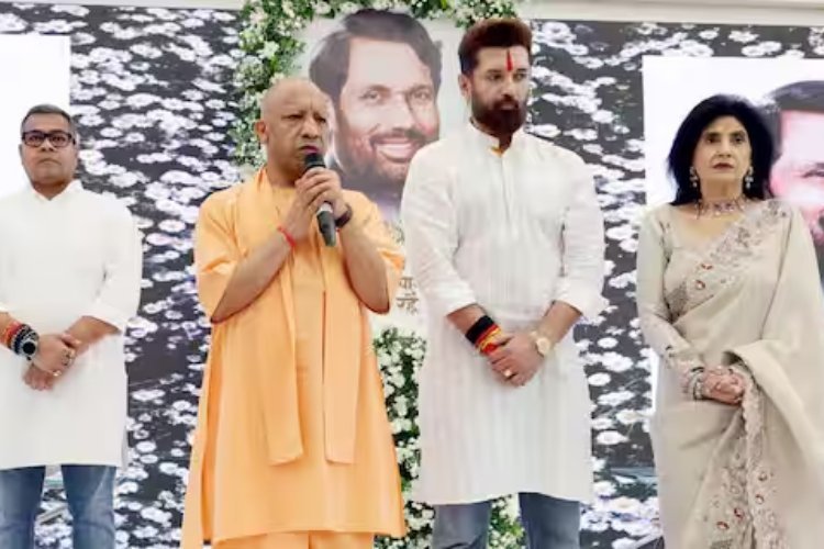 सीएम योगी का बड़ा ऐलान, रामविलास पासवान को बिहार जैसा सम्मान देगा यूपी