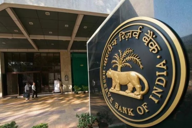 रुपए को सहारा देने के लिए RBI का बड़ा कदम! तेल कंपनियों के लिए स्पेशल डॉलर विंडो खोली, नियमों में सख्ती