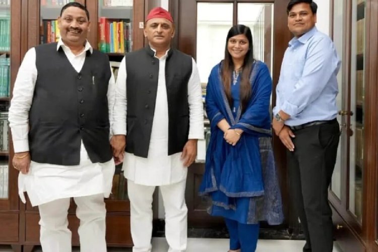 भाजपा छोड़ने के बाद अखिलेश से मिले पूर्व सांसद धर्मेंद्र कश्यप, सपा में एंट्री की अटकलें तेज; बेटी भी रहीं साथ
