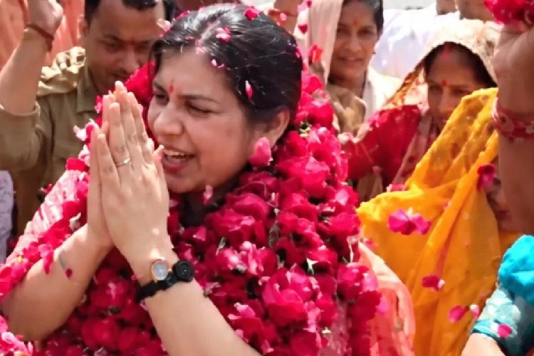 'किसी पार्टी में नहीं जा रही, नवरात्रि में करूंगी अगले कदम की घोषणा'... मिर्जापुर पहुंचीं पूर्व IAS दिव्या मित्तल
