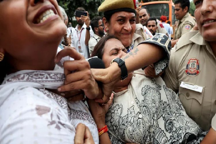 ''मारपीट, कपड़े फाड़ने की कोशिश...'' NSUI कार्यकर्ता से कथित मारपीट मामले में केरल पुलिस ने दर्ज की जीरो FIR