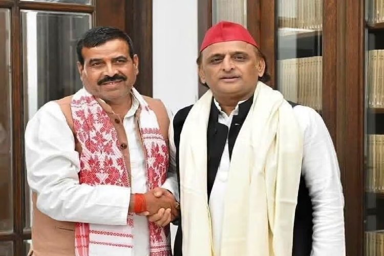 बृजभूषण शरण सिंह के करीबी BJP नेता बेटों संग हुए सपाई, अखिलेश यादव ने खुद दिलाई सदस्यता