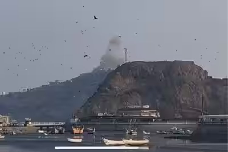 जोरदार धमाकों से दहल उठा यमन का प्रेसिडेंशियल पैलेस, हूथियों ने दागीं कई मिसाइलें, प्रधानमंत्री सुरक्षित