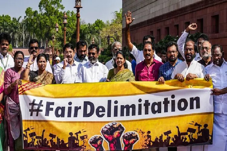 इस महीने विशेष संसद सत्र की तैयारी, परिसीमन और महिला आरक्षण बिल पास करने के लिए सरकार के पास संख्या: सूत्र