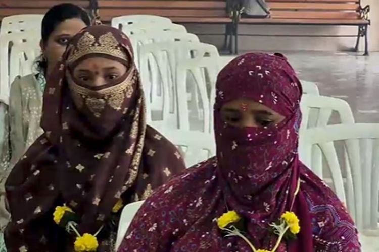 गुजरात के नवसारी में दुर्गाष्टमी पर 20 साल बाद परिवार की 'घर वापसी': गायत्री महायज्ञ से हुई सनातन में वापसी, 29 और परिवारों को लेकर बड़ा दावा