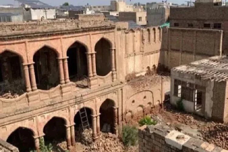 पाकिस्तान में 200 साल पुराने रामलीला मंदिर को गिराने की कोशिश! विरोध के बाद प्रशासन ने किया सील