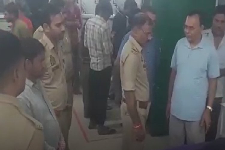 बलरामपुर में दुर्गा मंदिर के बाहर तेज रफ्तार कार का कहर! तीन की मौत, पांच घायल