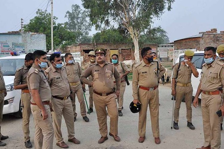 बलिया के मंदिर में दलित युवक से मारपीट का आरोप, जातिसूचक गालियां दीं, अंदर बंद किया; दो आरोपियों पर FIR