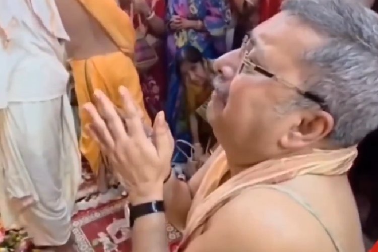 मां दुर्गा के सामने फूट-फूटकर रोए TMC सांसद कल्याण बनर्जी, भावुक वीडियो सोशल मीडिया पर वायरल