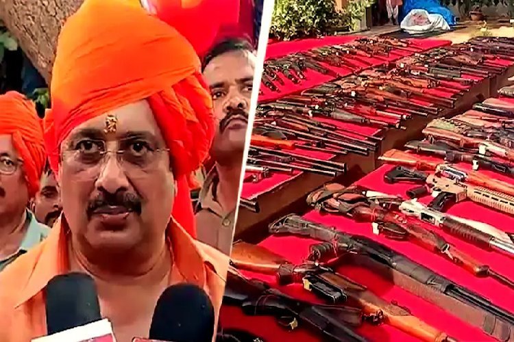 500 से ज्यादा देशी-विदेशी हथियारों का जखीरा! दशहरे पर राजा भैया ने किया शस्त्र पूजन, वैदिक मंत्रों के बीच दिखाया पारंपरिक अंदाज