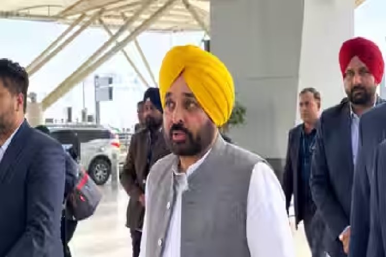 दिल्ली एयरपोर्ट पर 3 घंटे रोके गए भगवंत मान, 50 हजार का जुर्माना भरना पड़ा; AAP ने लगाया अपमान का आरोप