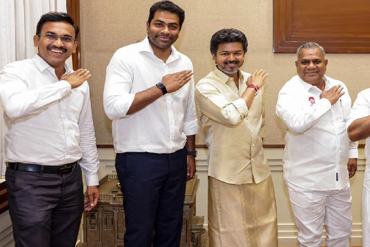 'पहले ज्ञानेश कुमार इस्तीफा दे...' SIR पर चुनाव आयोग की बैठक से TVK और DMK ने किया वॉकआउट
