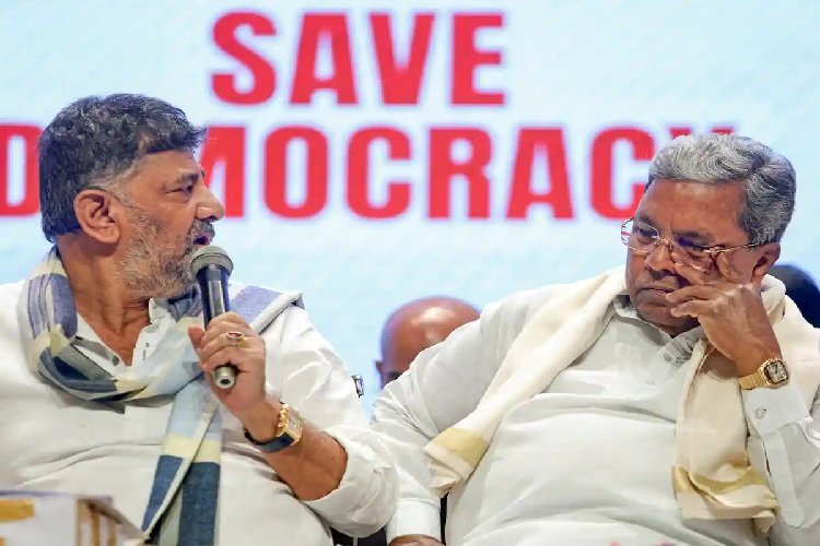 स्टिंग ऑपरेशन की कोशिश के बाद कर्नाटक कांग्रेस में नया बवाल, सिद्धारमैया-शिवकुमार फिर आमने-सामने
