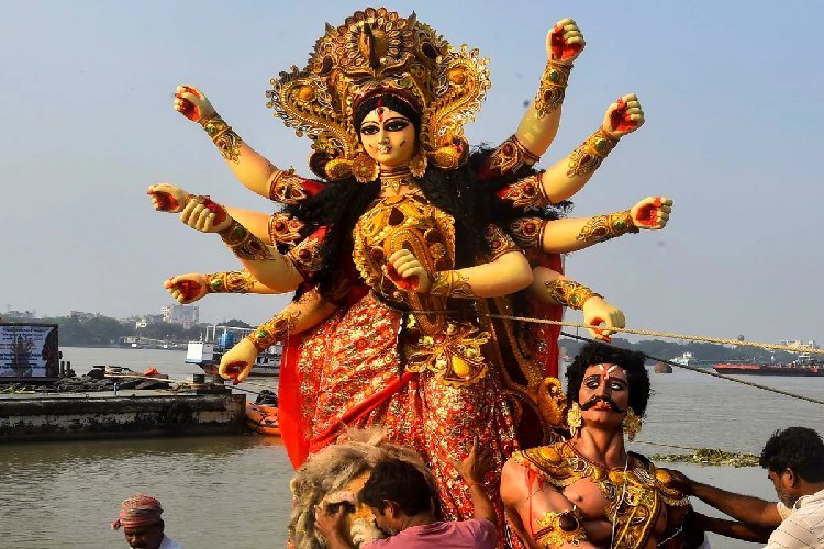 हैदराबाद के दुर्गा विसर्जन जुलूस में अंडा फेंकने को लेकर भारी बवाल, एक संदिग्ध हिरासत में