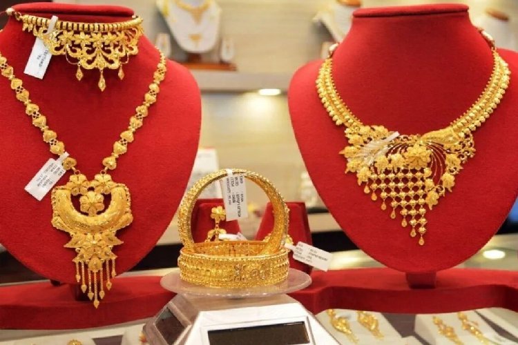 धनतेरस से पहले सोना-चांदी के दाम धड़ाम! चांदी ₹26,000 सस्ती, सोना भी हुआ सस्ता