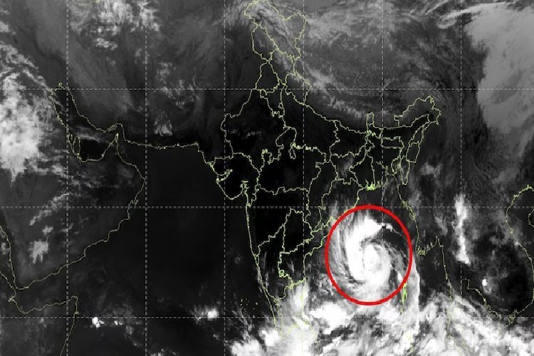 आंध्र प्रदेश की ओर बढ़ा चक्रवात अर्णब! इसरो सैटेलाइट ने कैद की तस्वीर, IMD ने जारी किया रेड अलर्ट