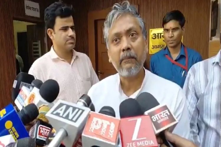 आगरा में आकाश अग्रवाल को 3 हजार वोटों की बढ़त, मतदाने से पहले लगाए थे आरोप