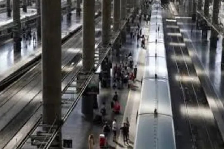 स्पेन में हाई-स्पीड ट्रेनों की भीषण टक्कर! 46 लोगों की मौत, कई डिब्बे चकनाचूर