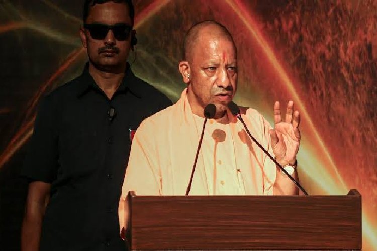 यूपी में चक्रवात 'अर्नब' का असर! 8 जिलों में 29-30 अक्टूबर को भारी बारिश का अलर्ट, CM योगी ने अधिकारियों को फील्ड में रहने के दिए निर्देश