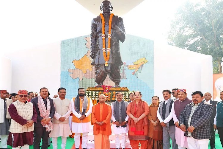 1725 करोड़ की सरदार पटेल कौशल-रोजगार योजना का शुभारंभ, यूपी के युवाओं को योगी सरकार की बड़ी सौगात