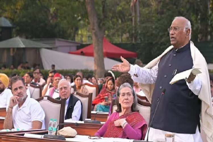 मल्लिकार्जुन खड़गे के आवास पर 'मॉक पार्लियामेंट'... CEC ज्ञानेश कुमार पर 6 बड़े आरोप, विपक्ष ने किया 'जन महाभियोग'